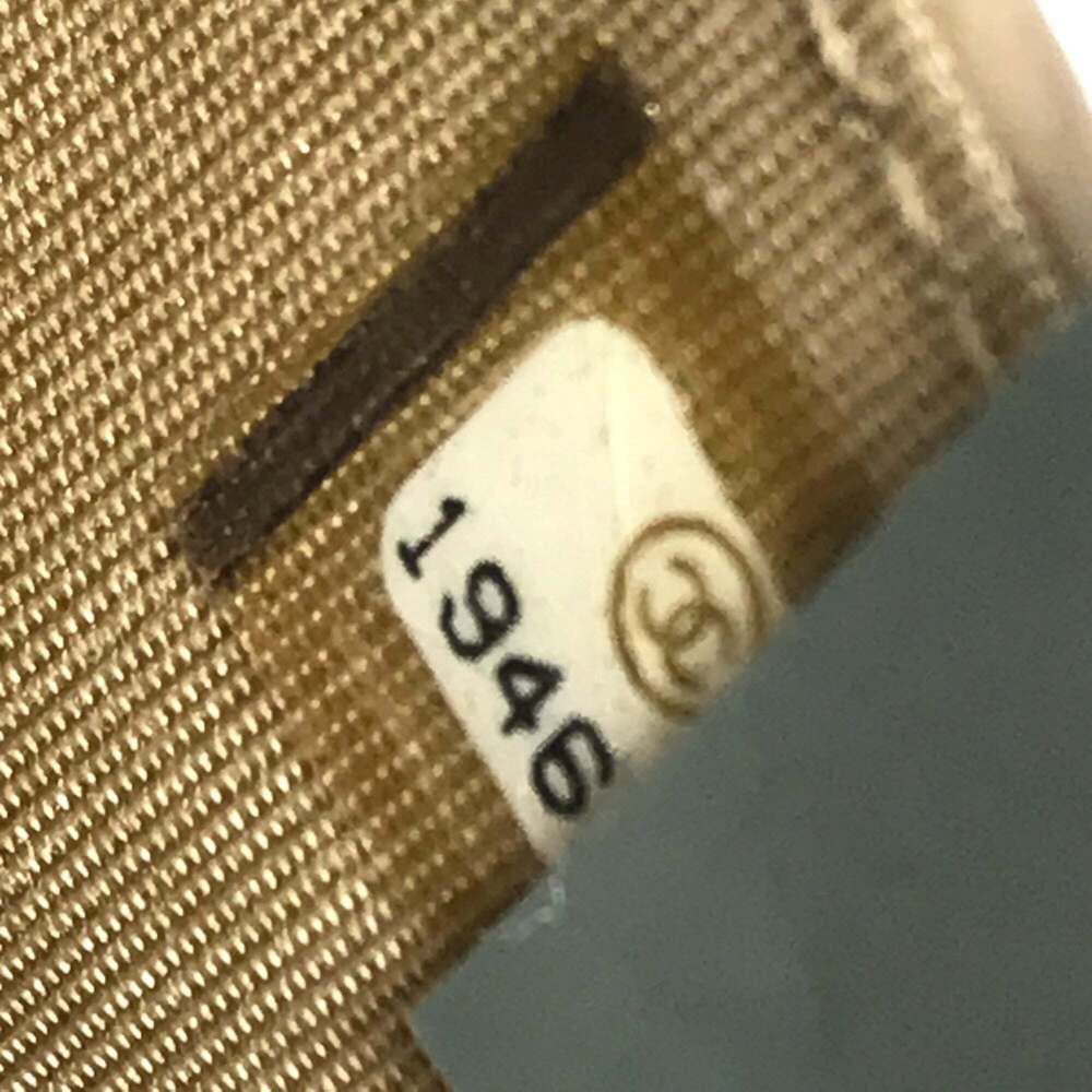 CHANEL Authentic Cream Wallet - Picture 16 of 16